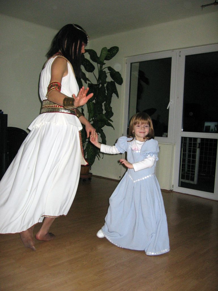 Tündérke táncolni tanítja Doriszt