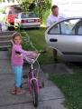 Aletta is megrkezik biciklivel